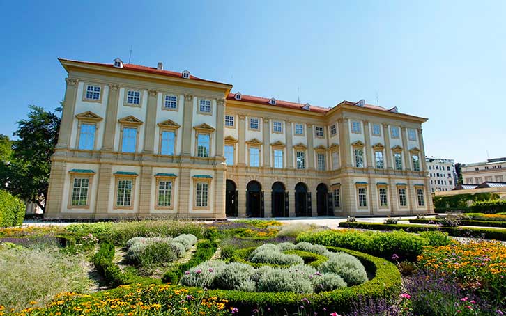 El Gartenpalais Liechtenstein alberga las colecciones del Príncipe. 